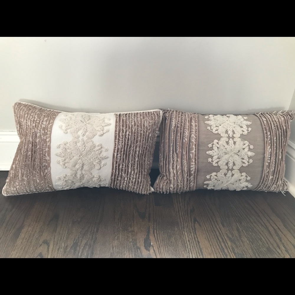 Set of 18x12 Ankasa pillows with insert